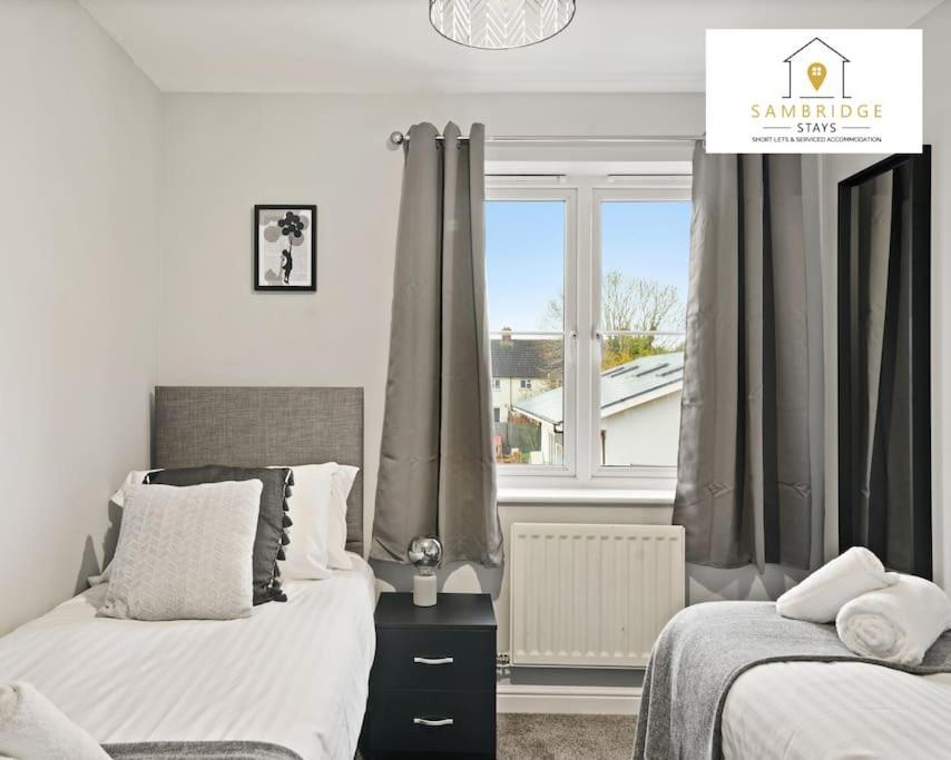 Aylesbury Central - 2 Bedroom Serviced Apt In Aylesbury By Sambridge Stays BUCKINGHAMSHIRE Екстериор снимка